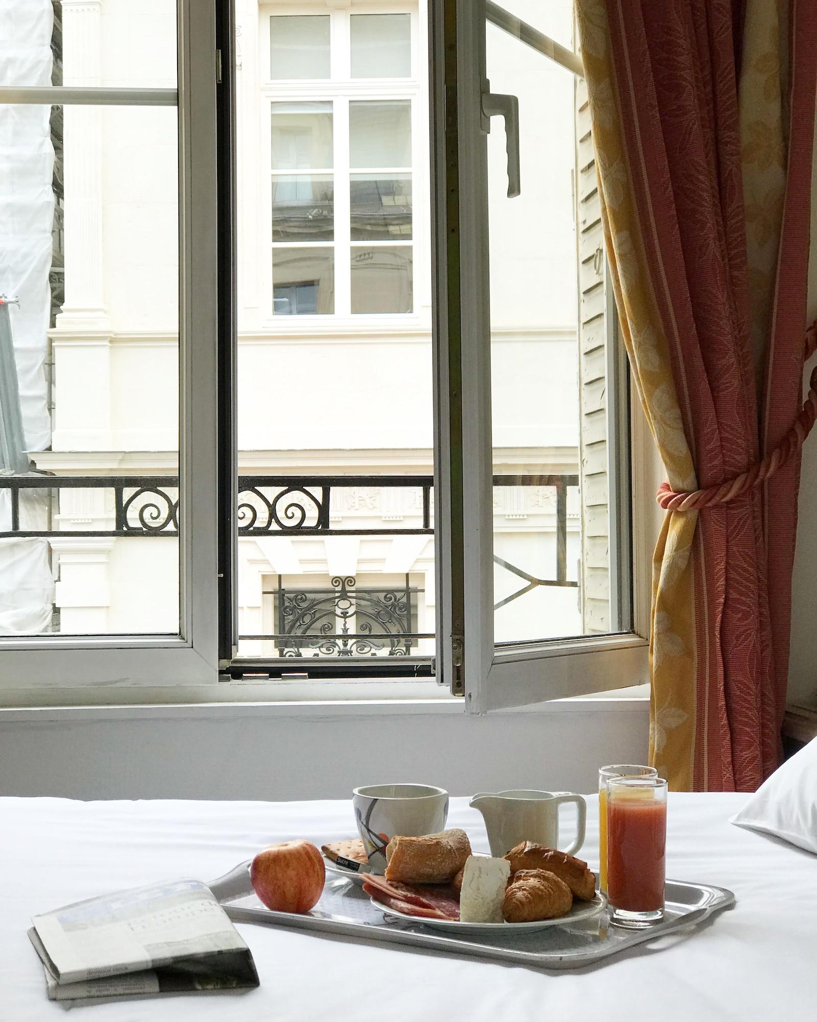 Brit Hotel Aux Sacres Reims, Centre Historique Exterior foto