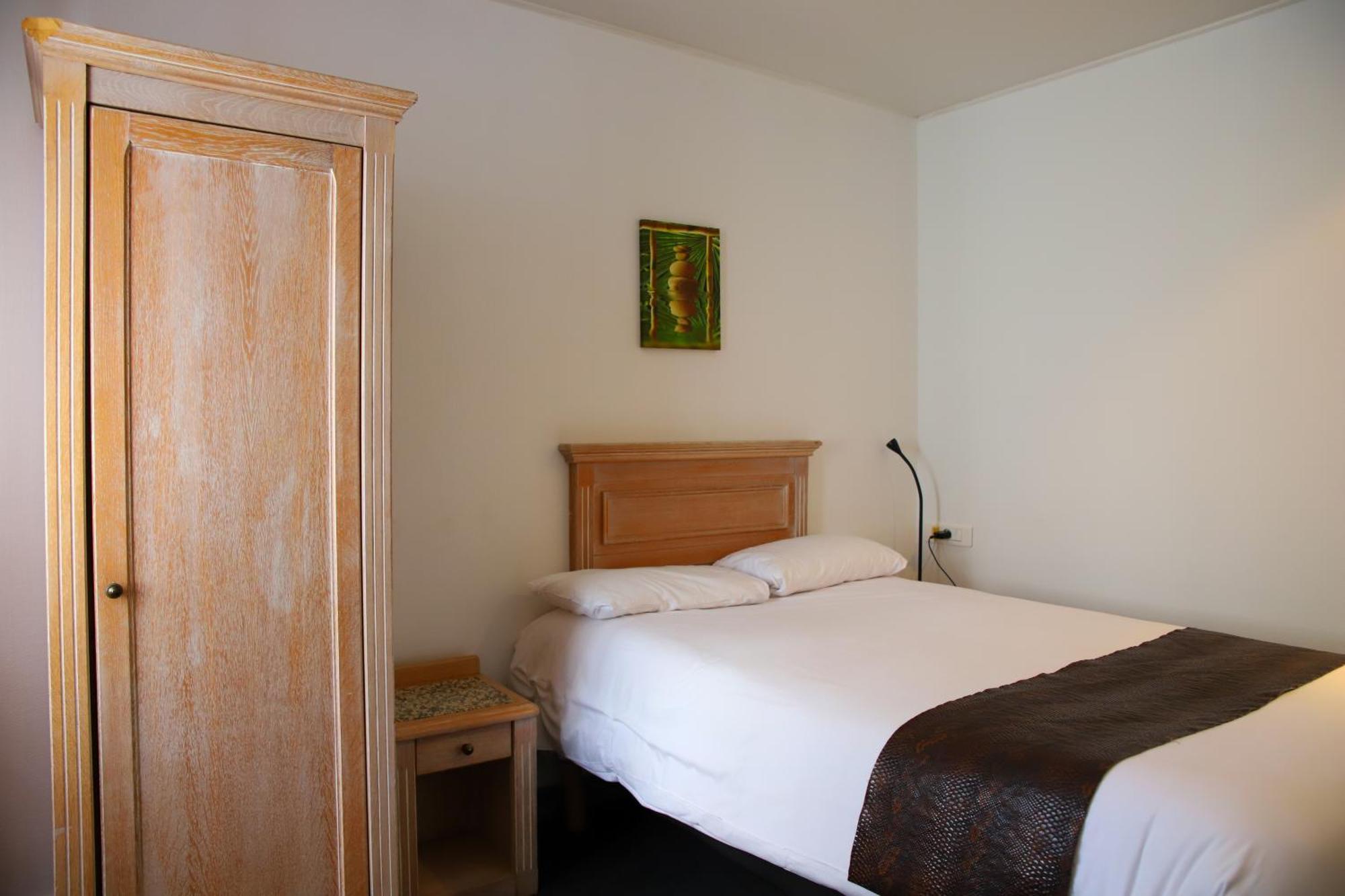 Brit Hotel Aux Sacres Reims, Centre Historique Exterior foto